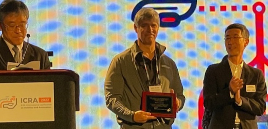 Kevin Lynch Receives the IEEE Robotics and Automation Society's George Saridis Leadership Award 